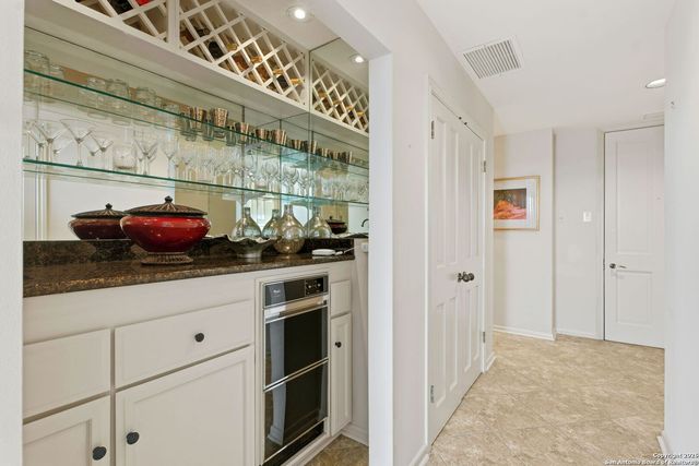 4001 N. New Braunfels APT 1206A, San Antonio, TX 78209