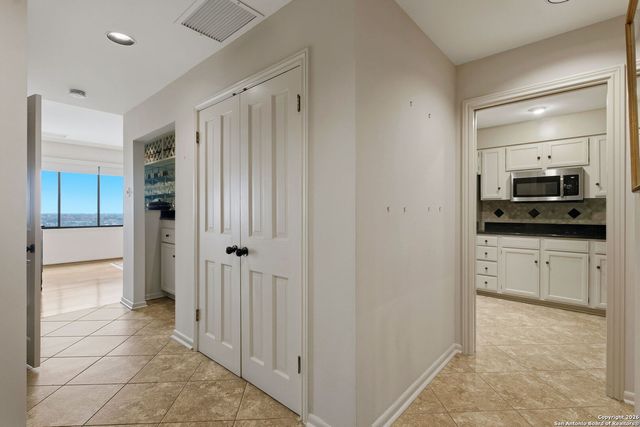 4001 N. New Braunfels APT 1206A, San Antonio, TX 78209