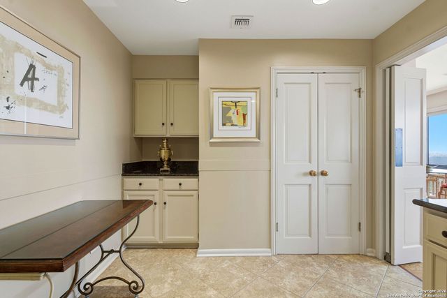 4001 N. New Braunfels APT 1206A, San Antonio, TX 78209