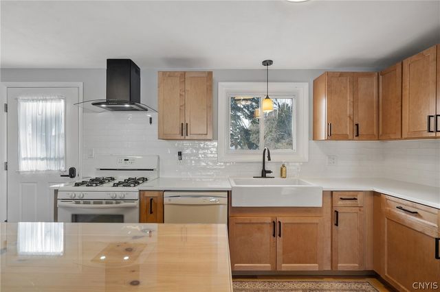 200 East Arbordale Road, Camillus, NY 13219