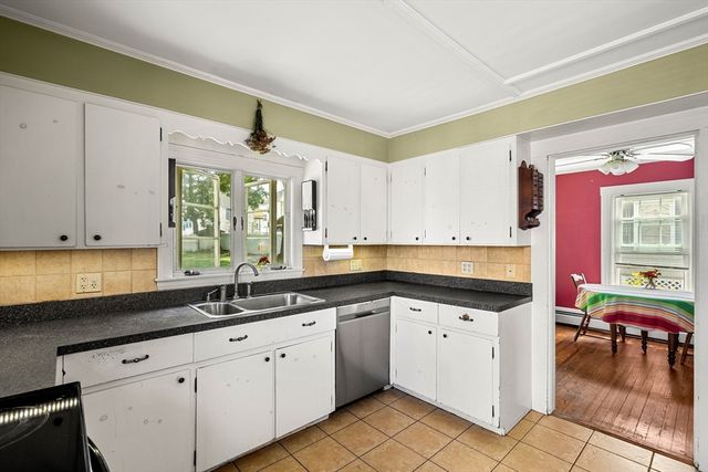 24 Vernon St, Haverhill, MA 01835
