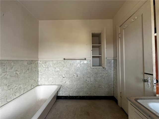 1006 Shira St, New Castle, PA 16101