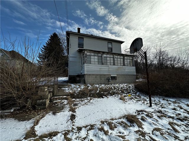 1006 Shira St, New Castle, PA 16101