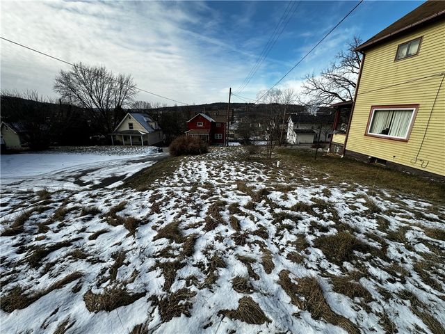 1006 Shira St, New Castle, PA 16101