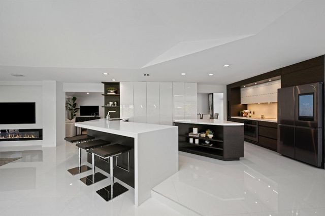 1648 Breakers West Boulevard, West Palm Beach, FL 33411