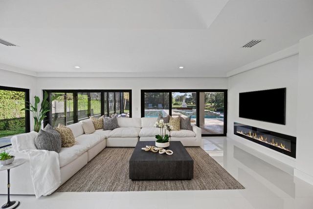 1648 Breakers West Boulevard, West Palm Beach, FL 33411