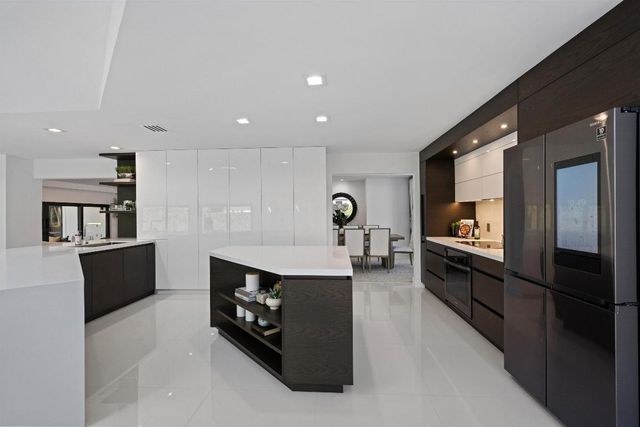 1648 Breakers West Boulevard, West Palm Beach, FL 33411