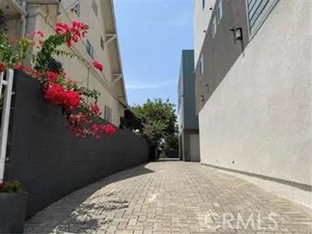 1141 Irolo, Los Angeles, CA 90006