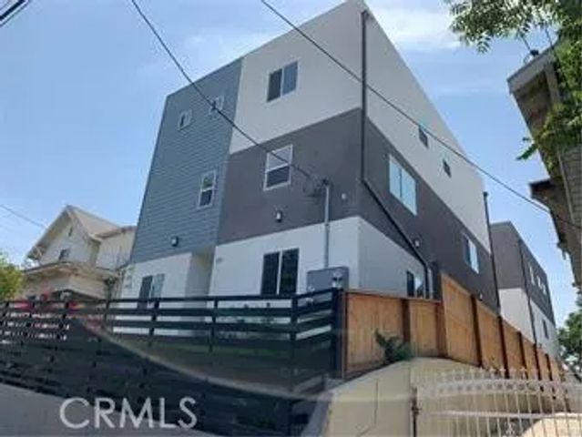 1141 Irolo, Los Angeles, CA 90006