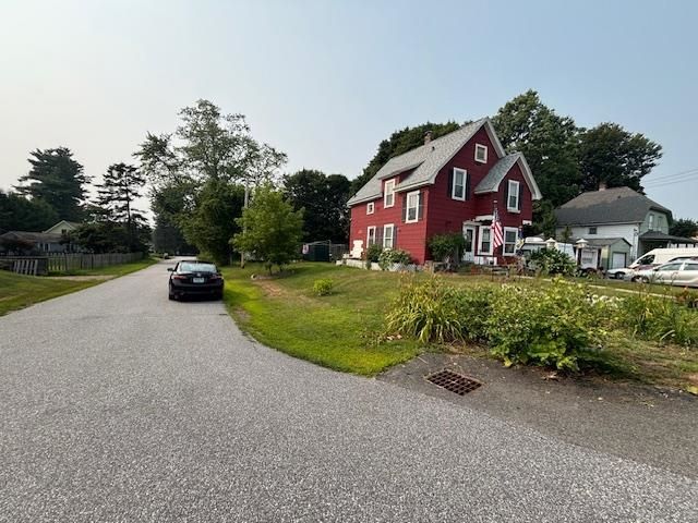13 Fairview Avenue, Derry, NH 03038