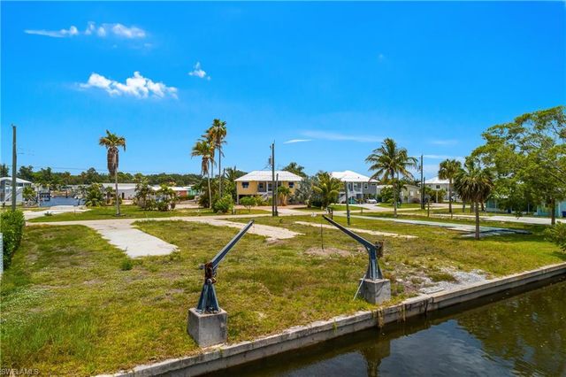 24533 Dolphin ST, Bonita Springs, FL 34134