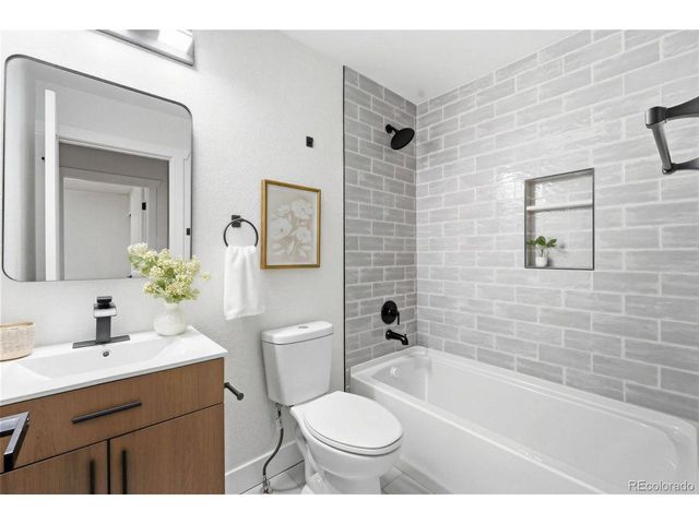 6222 W 70th Ave, Arvada, CO 80003