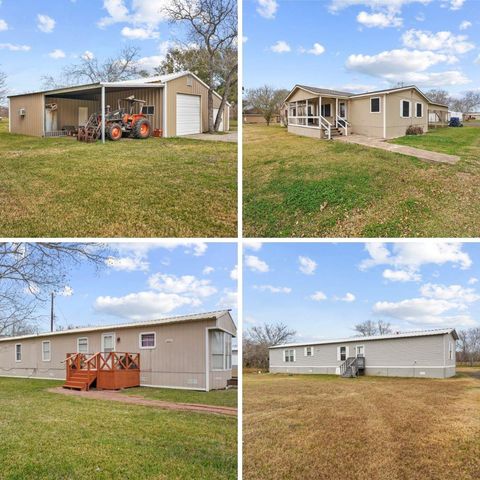 19645 Nordt Road, Damon, TX 77430