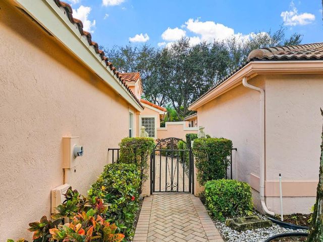 5178 Pelican Cove Drive, Boynton Beach, FL 33437