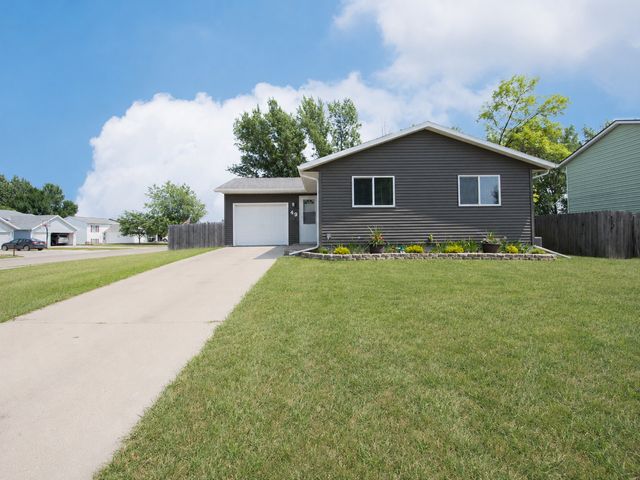 49 Evergreen Circle, West Fargo, ND 58078