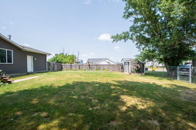 49 Evergreen Circle, West Fargo, ND 58078