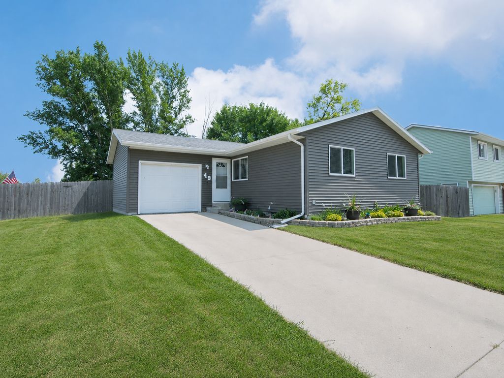 49 Evergreen Circle, West Fargo, ND 58078