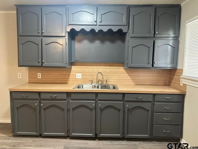 1201 S Tipton Ave, Tyler, TX 75701