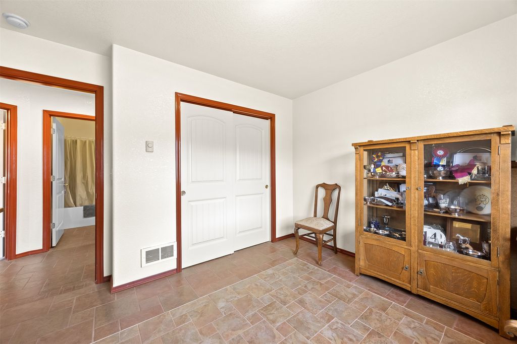 Address unavailable. photo 38
