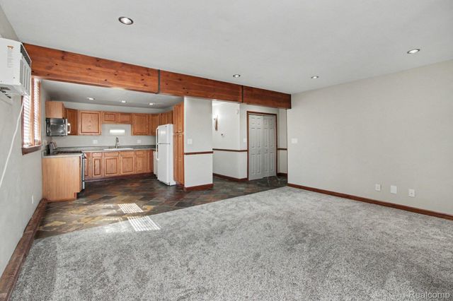 1611 Cass Lake RD Road C, Keego Harbor, MI 48320