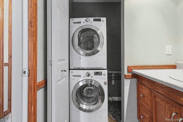 1611 Cass Lake RD Road C, Keego Harbor, MI 48320