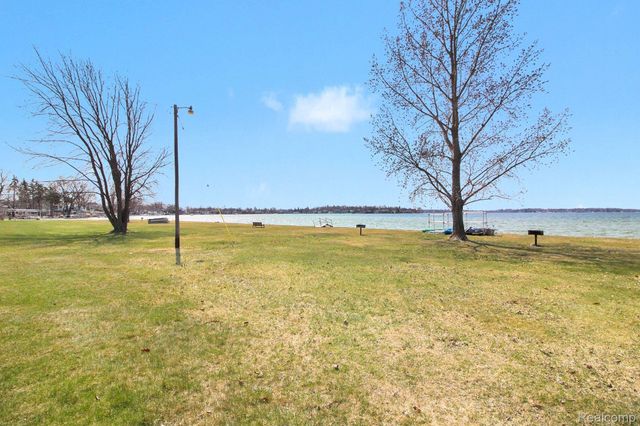 1611 Cass Lake RD Road C, Keego Harbor, MI 48320