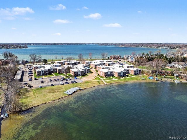 1611 Cass Lake RD Road C, Keego Harbor, MI 48320