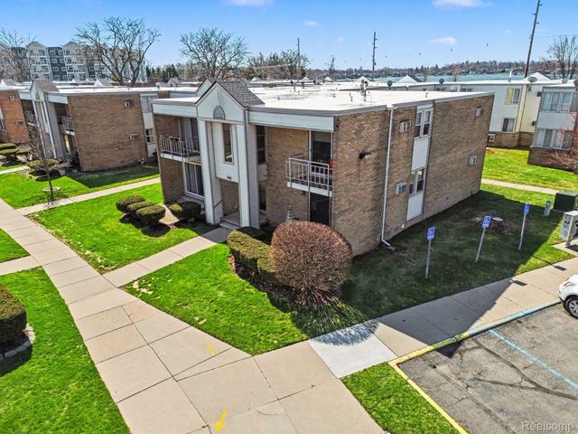 1611 Cass Lake RD Road C, Keego Harbor, MI 48320