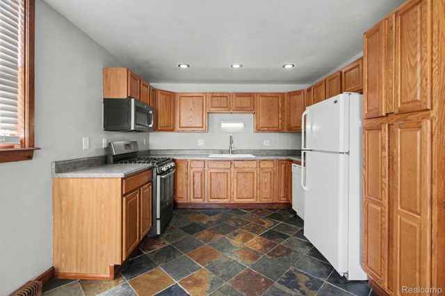 1611 Cass Lake RD Road C, Keego Harbor, MI 48320