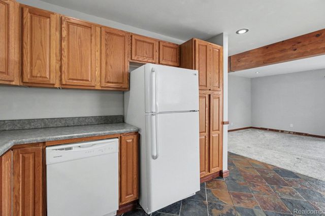 1611 Cass Lake RD Road C, Keego Harbor, MI 48320