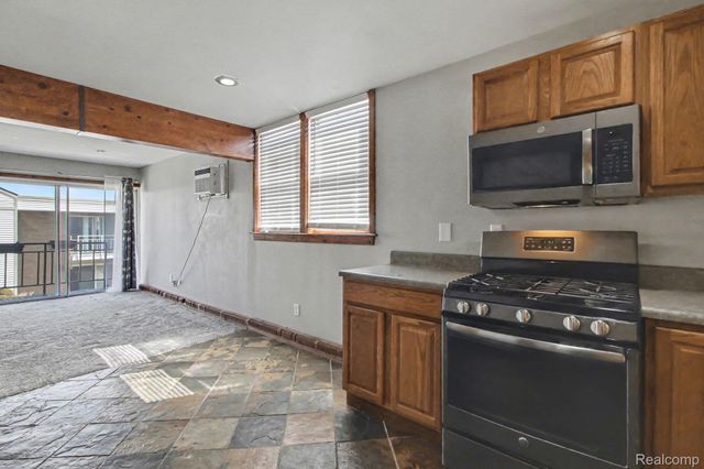 1611 Cass Lake RD Road C, Keego Harbor, MI 48320