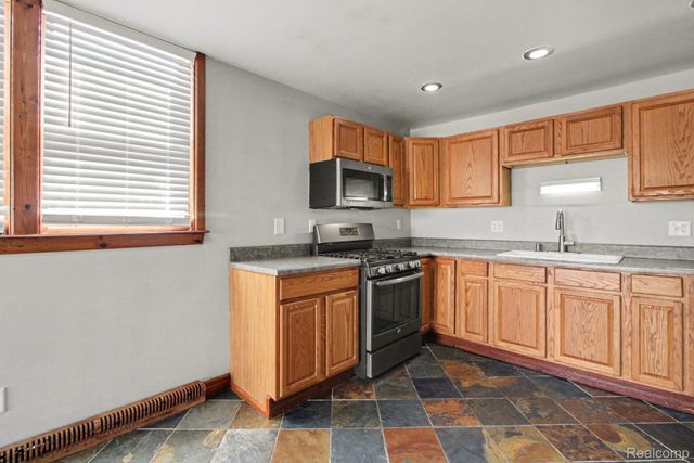 1611 Cass Lake RD Road C, Keego Harbor, MI 48320