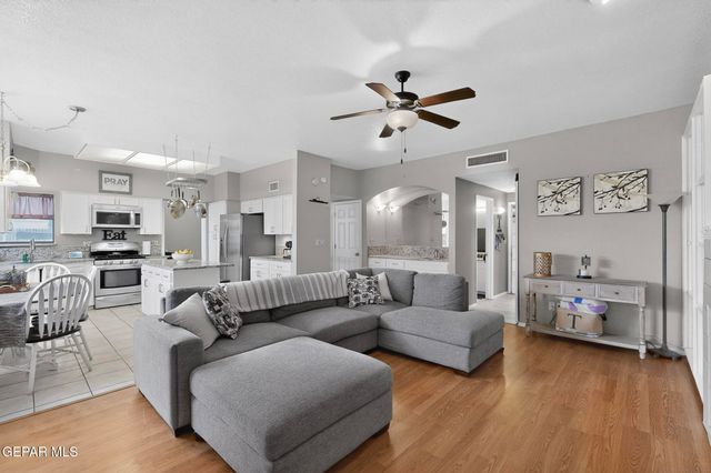 2090 GUS MORAN Street, El Paso, TX 79936