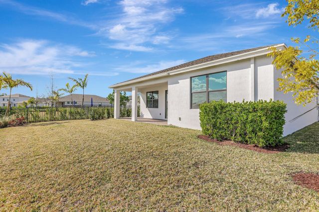 6007 SE Skyblue Circle, Stuart, FL 34997
