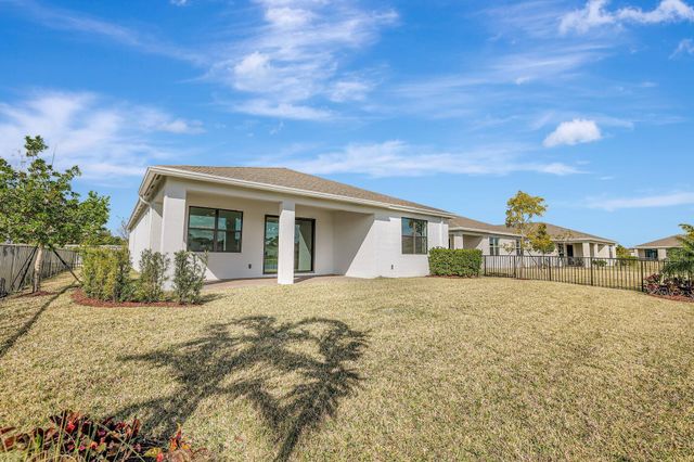 6007 SE Skyblue Circle, Stuart, FL 34997