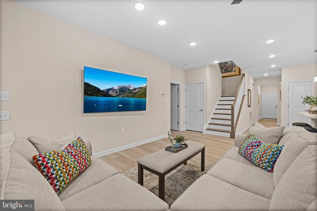 6266 ZINNIA LN, Haymarket, VA 20169