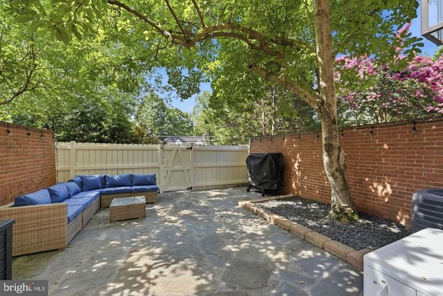 6328 GOLF COURSE SQ, Alexandria, VA 22307