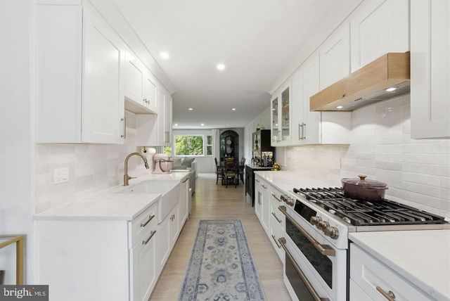 6328 GOLF COURSE SQ, Alexandria, VA 22307