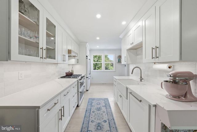 6328 GOLF COURSE SQ, Alexandria, VA 22307