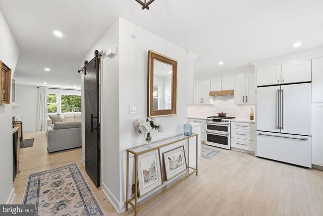 6328 GOLF COURSE SQ, Alexandria, VA 22307