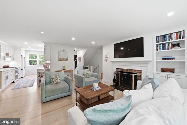 6328 GOLF COURSE SQ, Alexandria, VA 22307