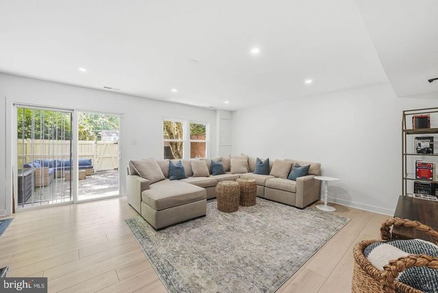 6328 GOLF COURSE SQ, Alexandria, VA 22307