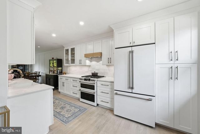 6328 GOLF COURSE SQ, Alexandria, VA 22307