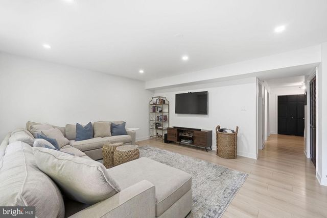 6328 GOLF COURSE SQ, Alexandria, VA 22307