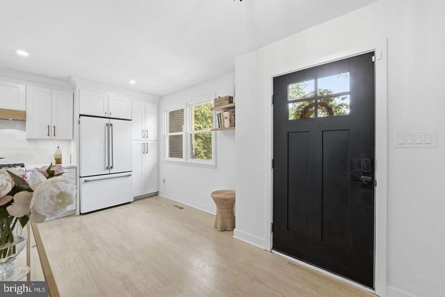 6328 GOLF COURSE SQ, Alexandria, VA 22307