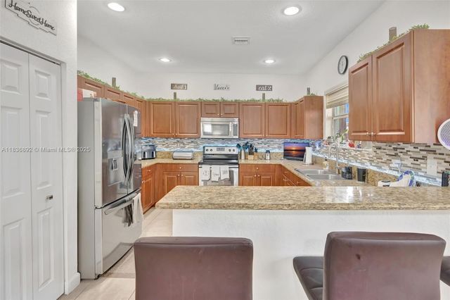 216 NE 36th Ter, Homestead, FL 33033