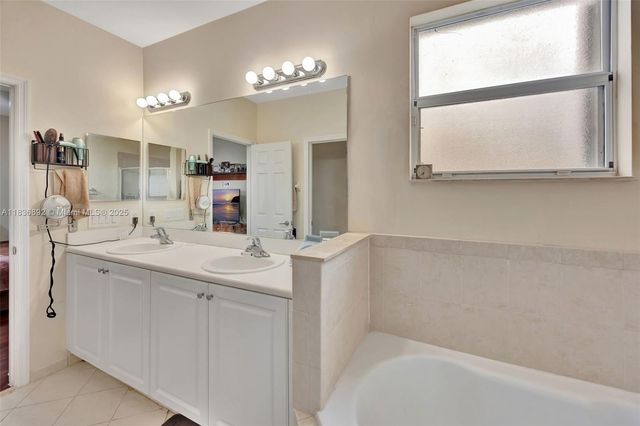 216 NE 36th Ter, Homestead, FL 33033