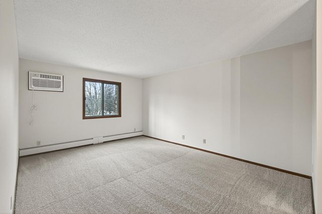 10441 Greenbrier Road 222, Hopkins, MN 55305