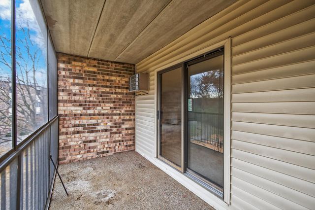 10441 Greenbrier Road 222, Hopkins, MN 55305