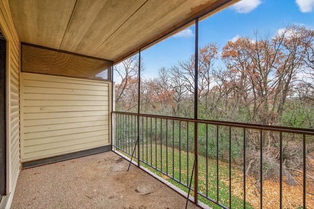 10441 Greenbrier Road 222, Hopkins, MN 55305